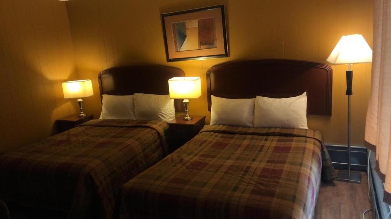 Moose Motel Smooth Rock Falls Экстерьер фото