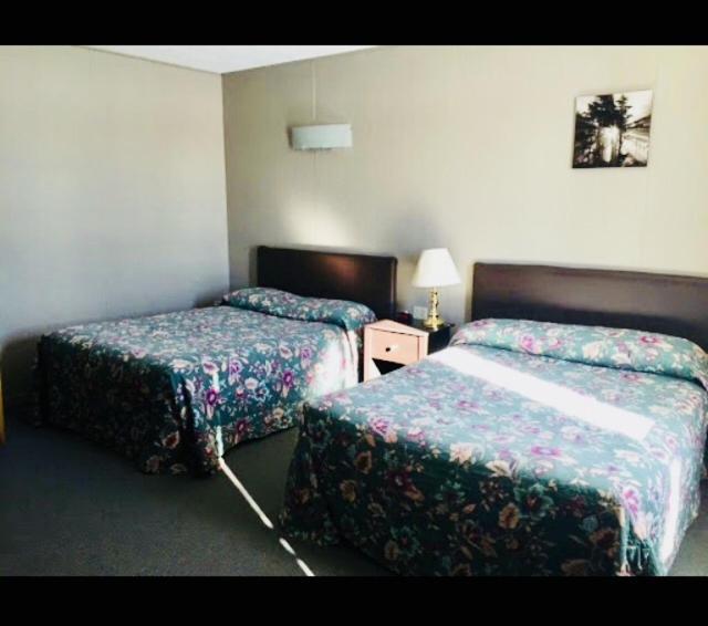 Moose Motel Smooth Rock Falls Экстерьер фото